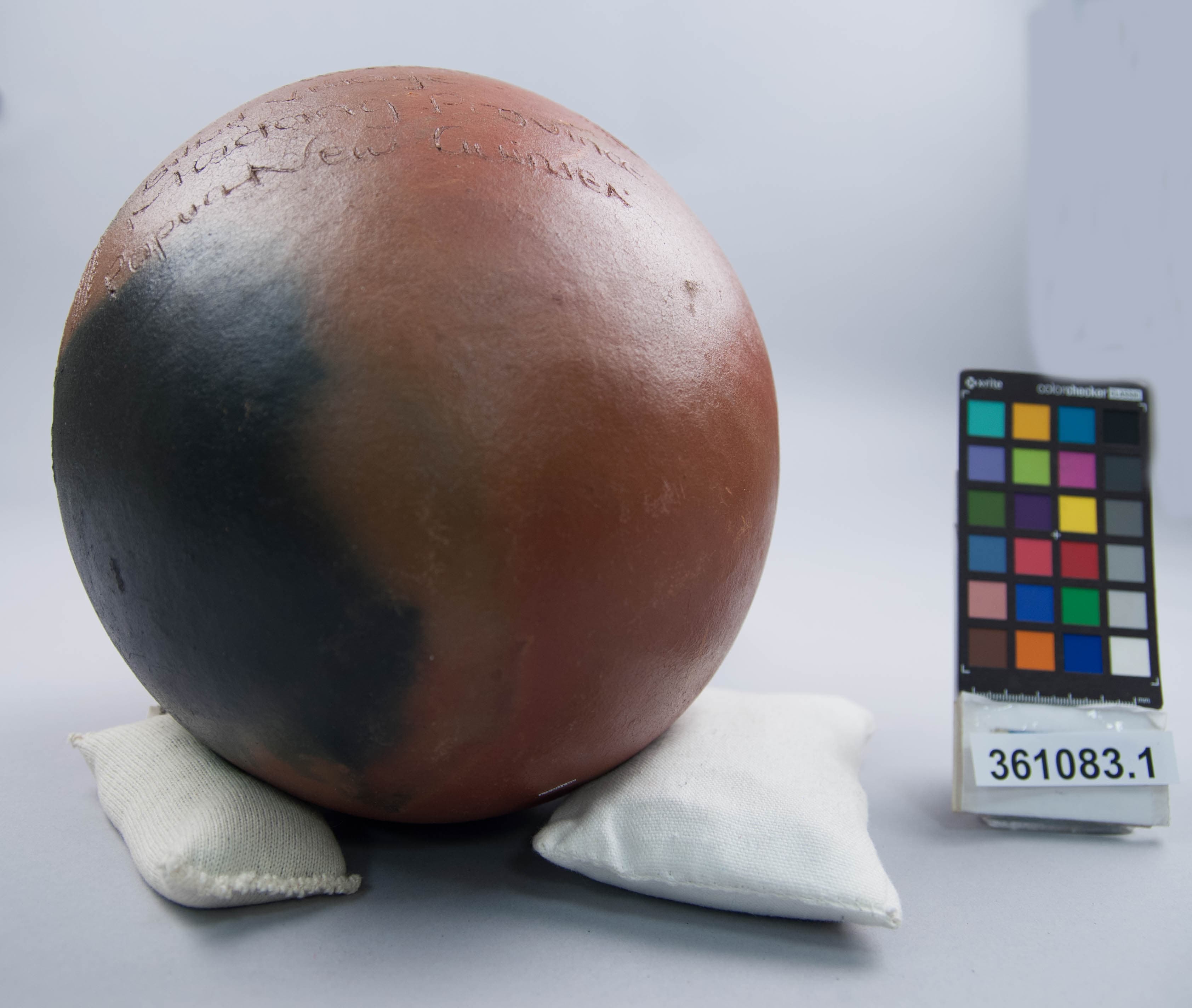 361083.1 clay (ceramic) vessel; pot