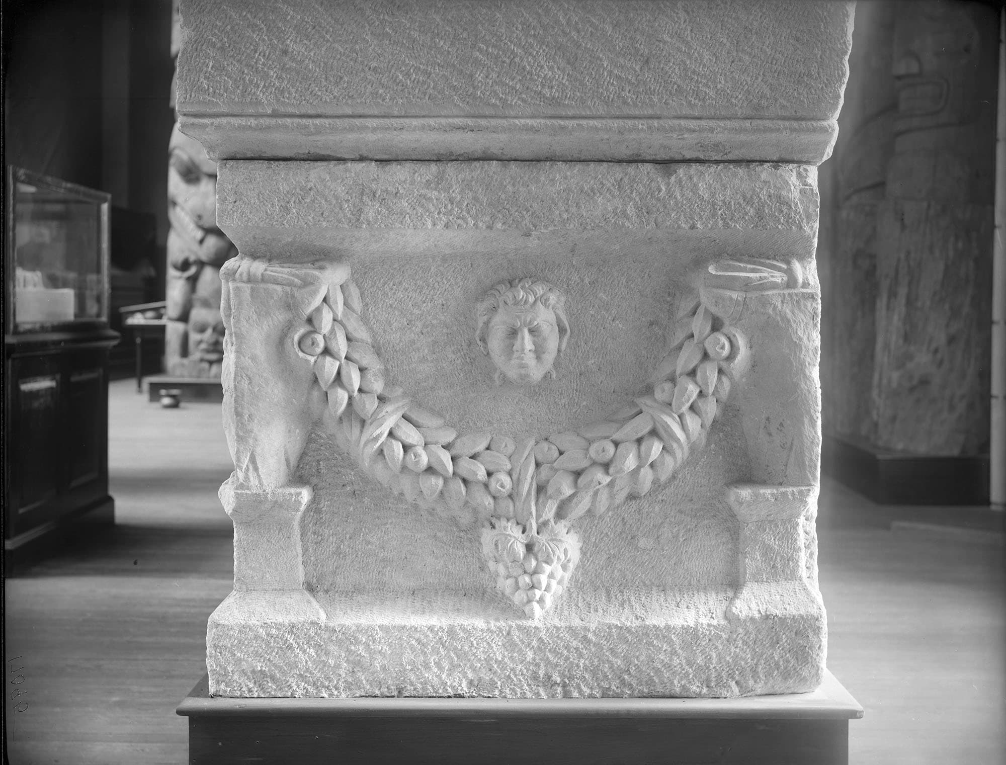 31842.1-2 marble sarcophagus and lid