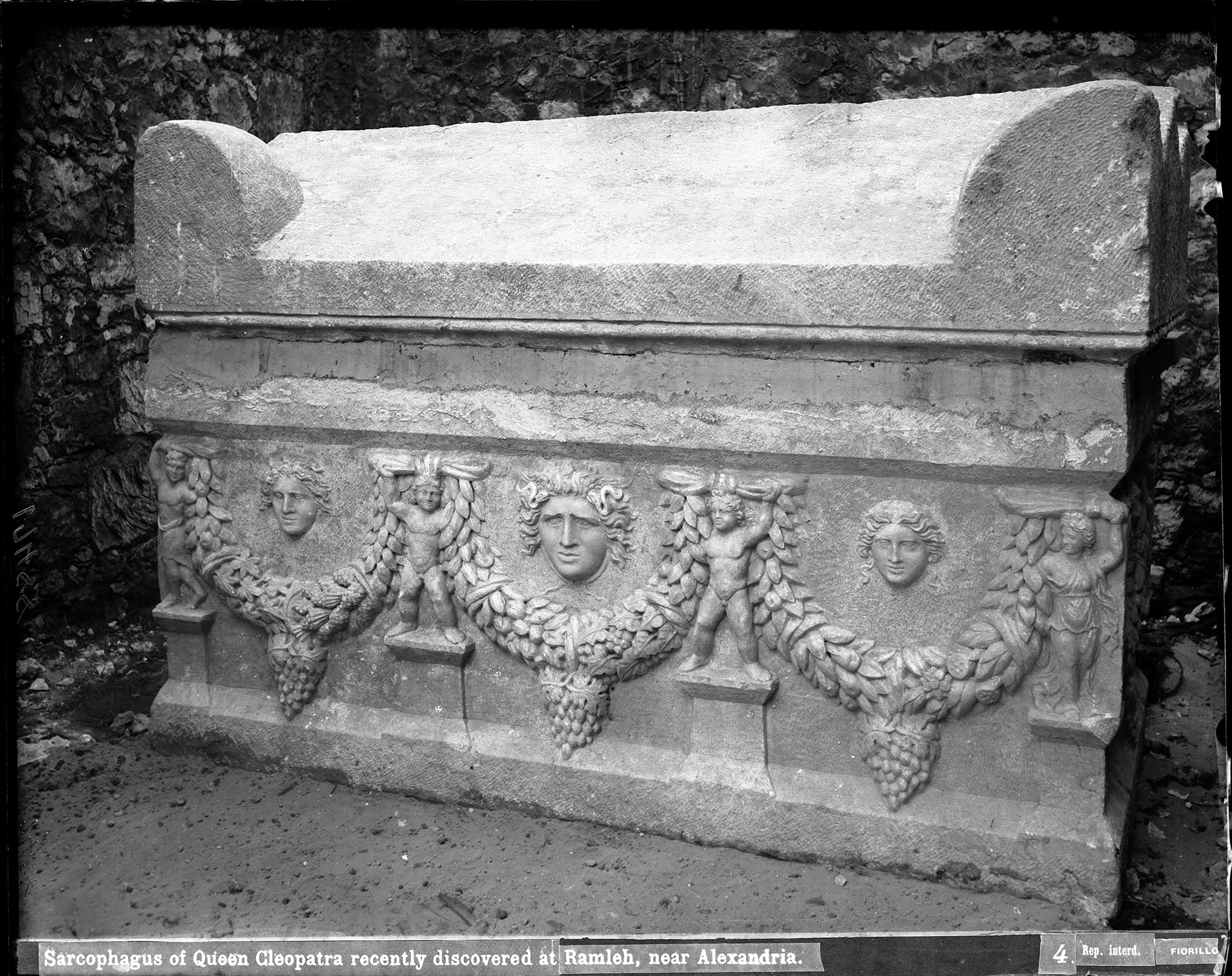 31842.1-2 marble sarcophagus and lid