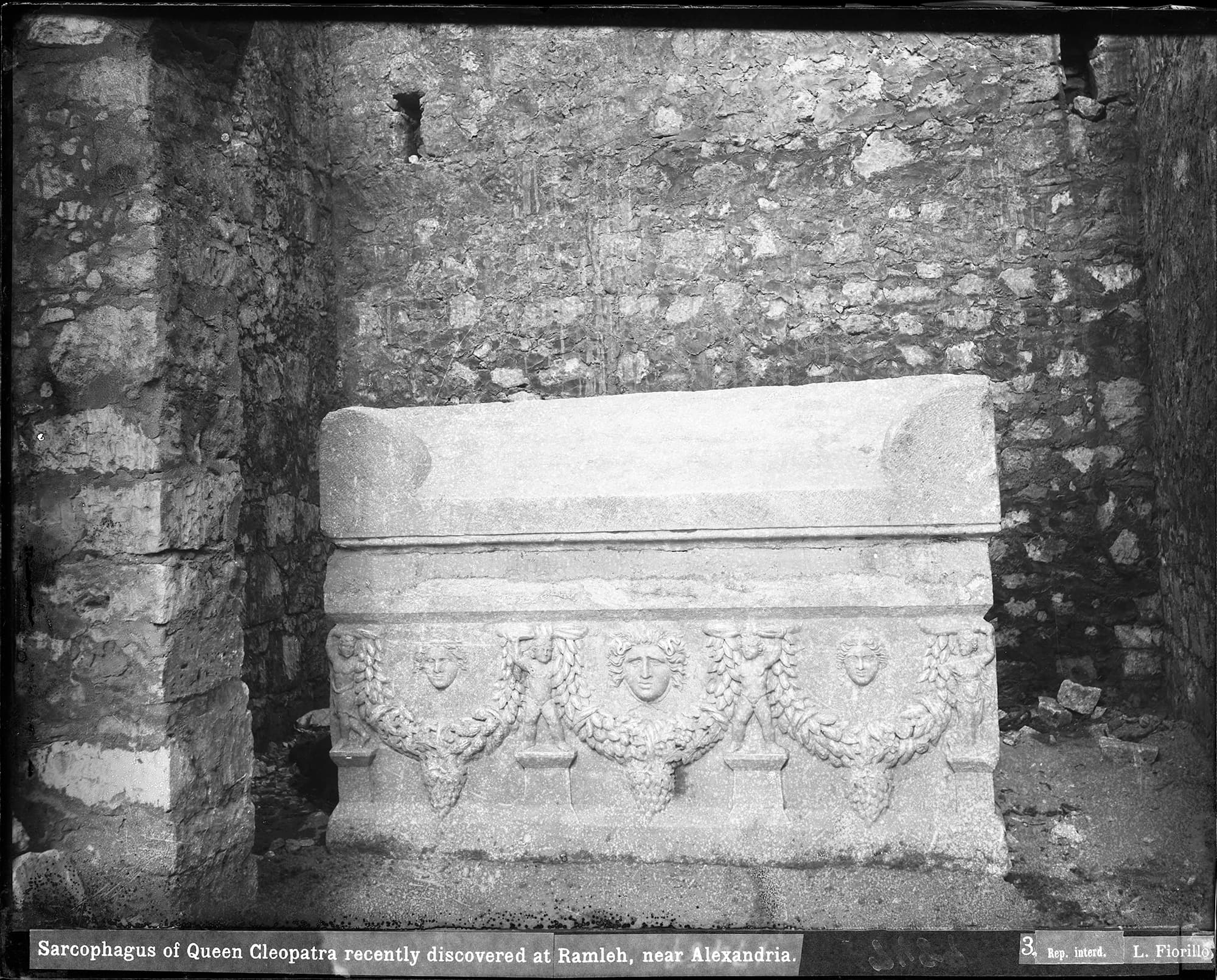 31842.1-2 marble sarcophagus and lid